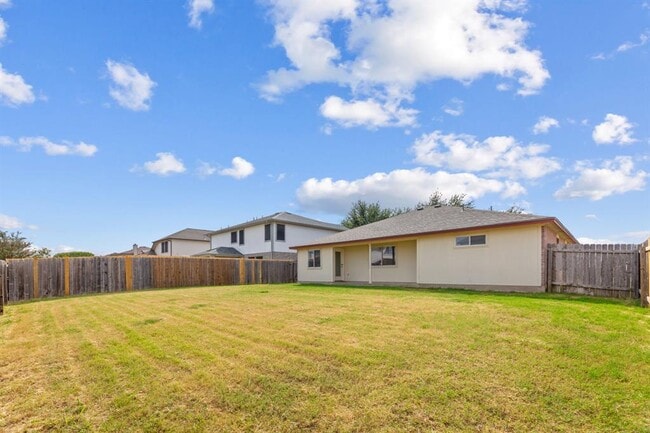 Building Photo - 4807 Golden Gate Dr