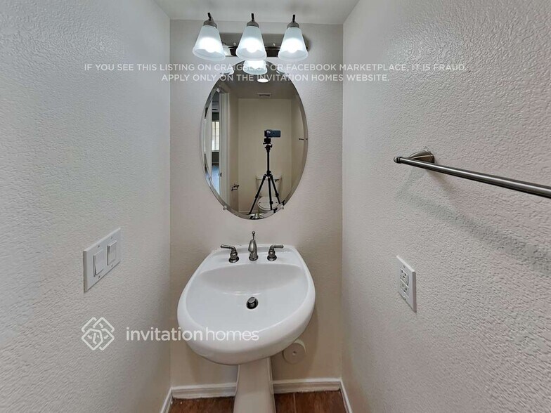 Building Photo - 7801 N 44th Dr