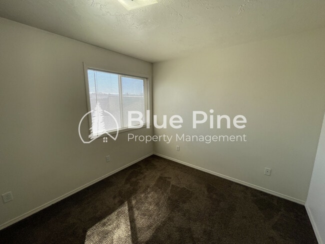 Building Photo - 345 S Byron Ave