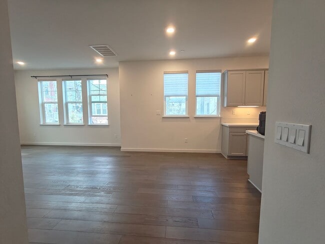 Building Photo - Coming Soon ? Bright, Modern Living in Sunnyvale