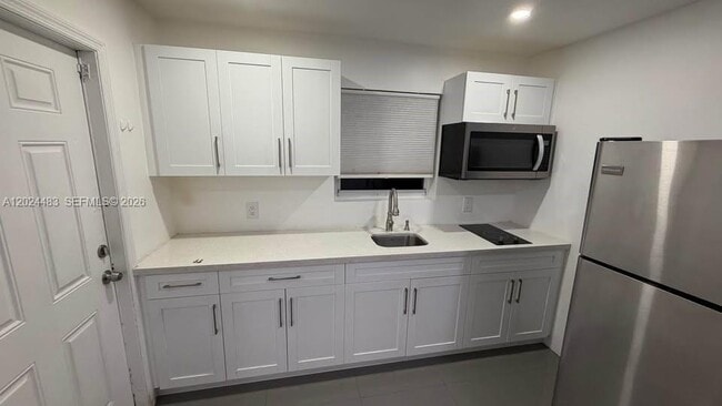 Building Photo - 1212 E River Dr