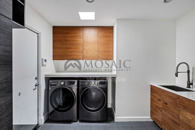 Building Photo - 8413 E Welsh Trail