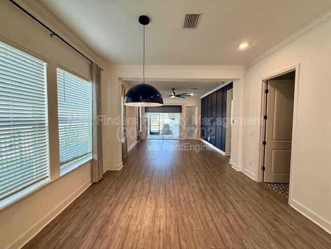 Building Photo - 119 Martha Ct.