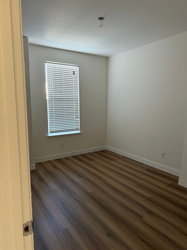 Building Photo - 8313 Dandelion Dr