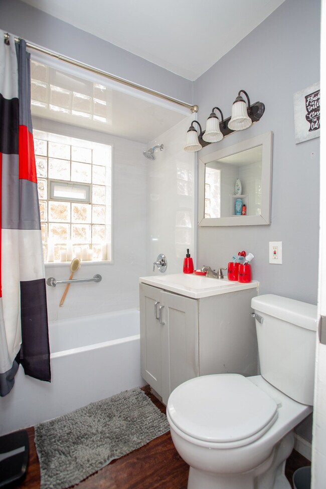 Building Photo - 9111 S Kingston Ave