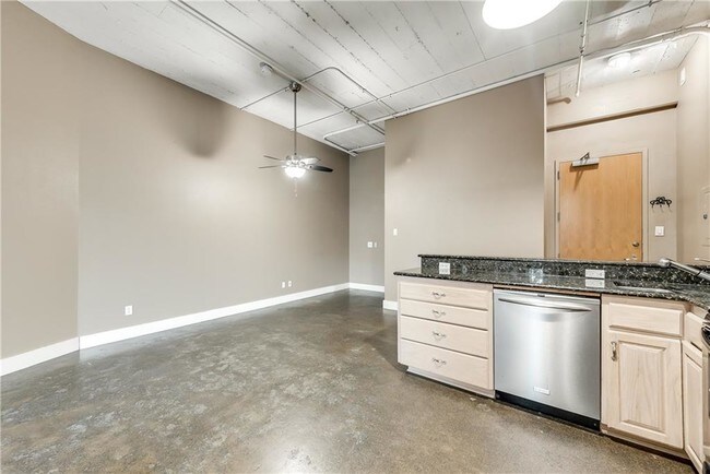 Building Photo - 2220 Canton St