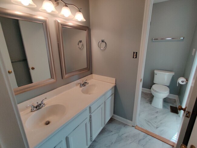 Building Photo - Newer 3 bedroom home