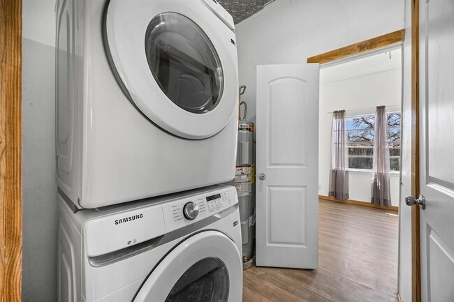 Building Photo - 1418 Kingshill Dr