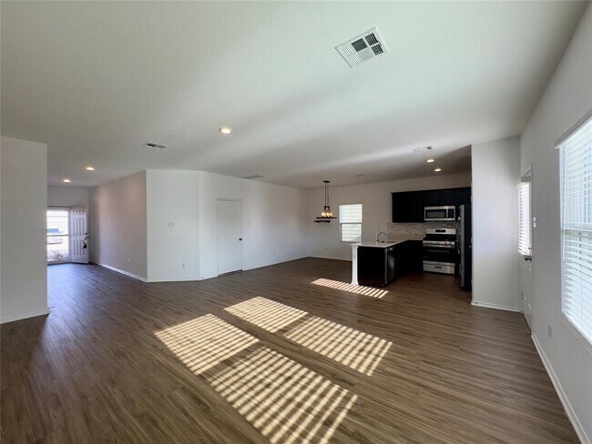 Building Photo - 512 Gabbro Gdns