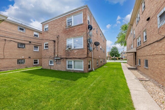 Building Photo - 8320 W Irving Park Rd