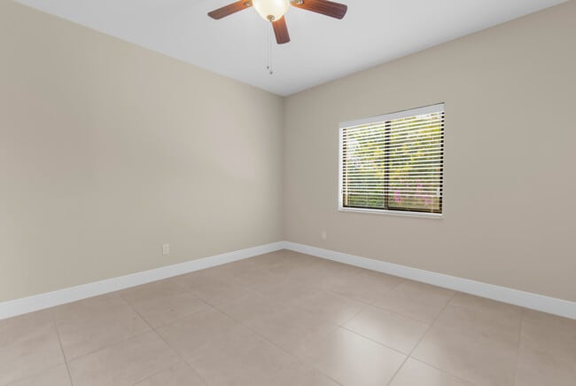 Building Photo - 4400 Vanda Dr