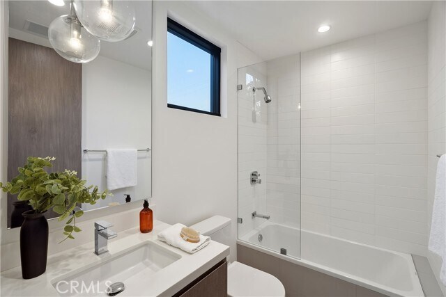 Building Photo - 4242 Vantage Ave