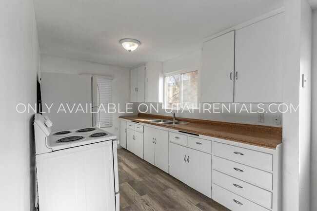 Building Photo - 159 S 500 E