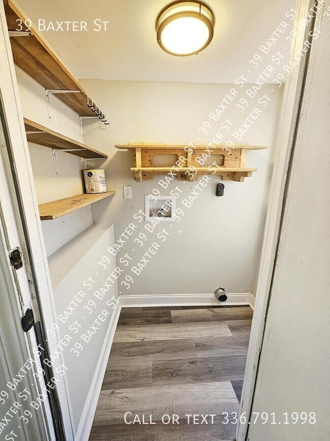 Building Photo - 39 Baxter St