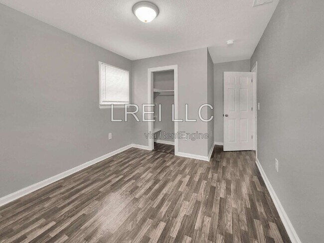 Building Photo - 4401 Sunset Ave