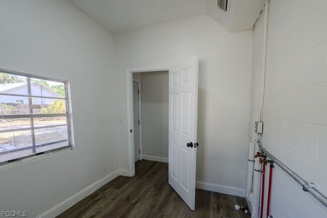 Building Photo - 599 Carolina Ave