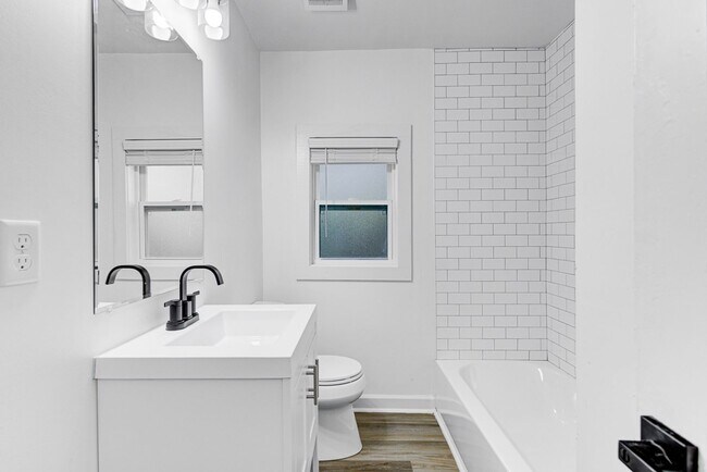 Building Photo - Beautifully Updated Home in East Memphis