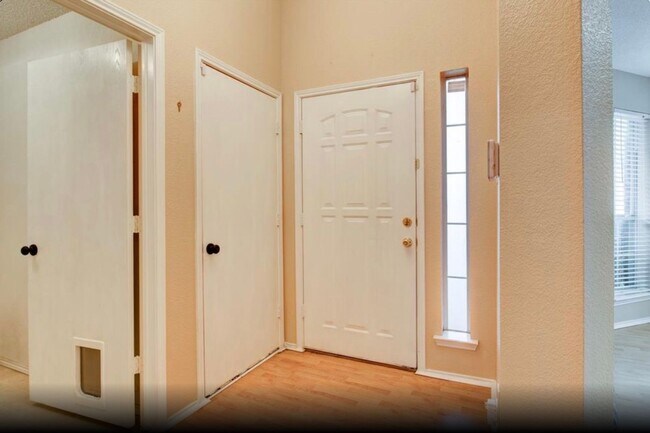Building Photo - 10221 Tustin Terrace