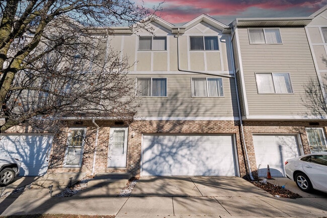 Primary Photo - 7024 100th St