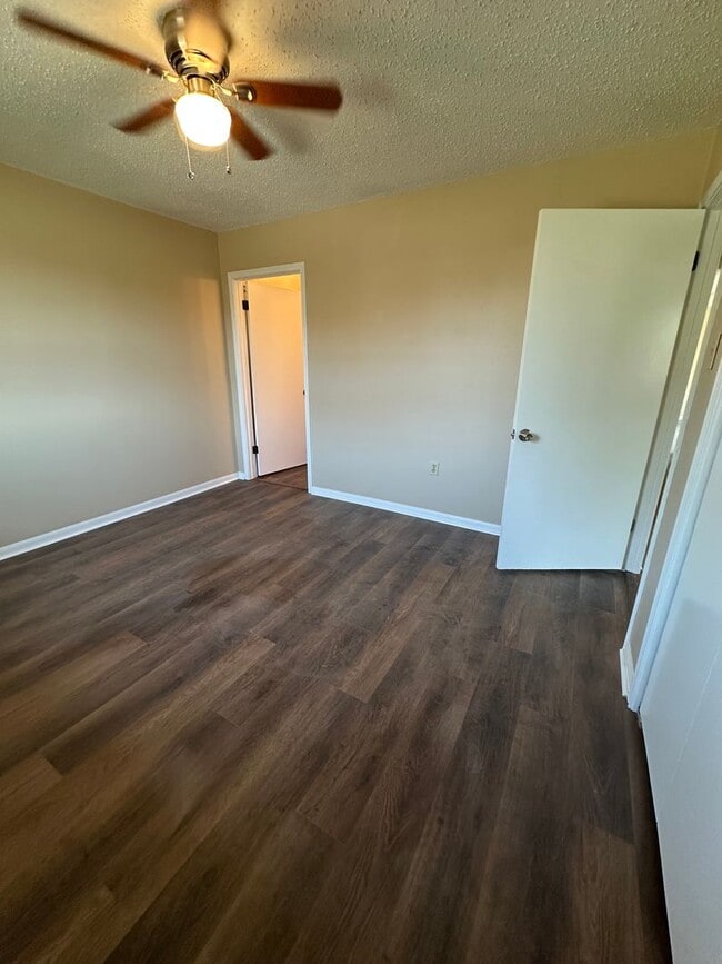Building Photo - Newly renovated 3 bedroom 2 bath in East Houma