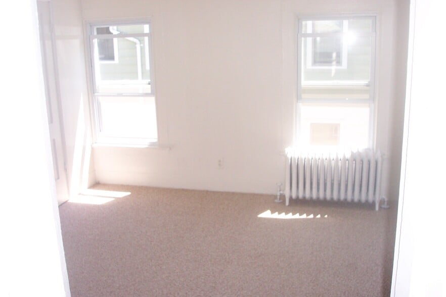 Building Photo - 60 Gold St