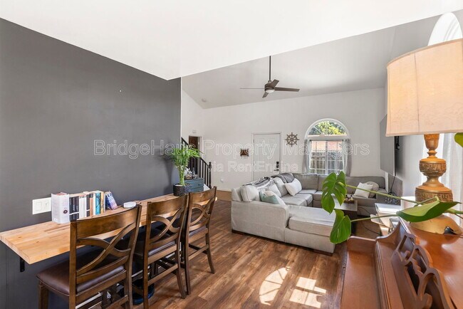 Building Photo - 832 Georgia St