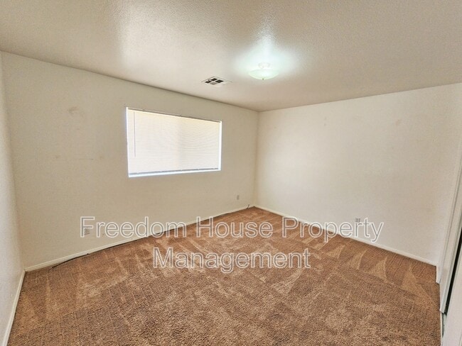 Building Photo - 2341 E Calvada Blvd