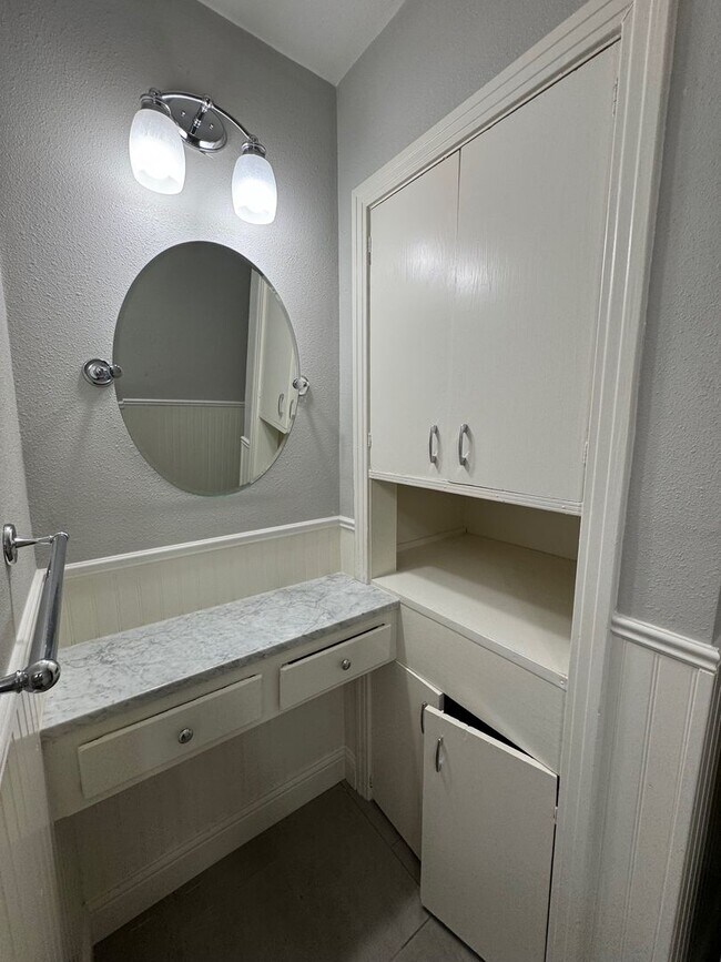 Building Photo - Beautiful Castle Heights Home