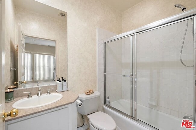 Building Photo - 12011 Goshen Ave