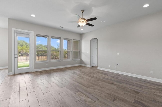 Building Photo - 4660 Katherine Dr