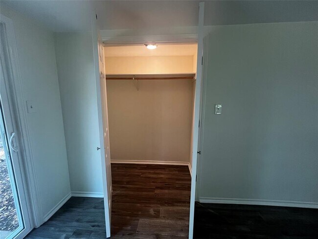 Building Photo - 5101 Meadow Creek Cove