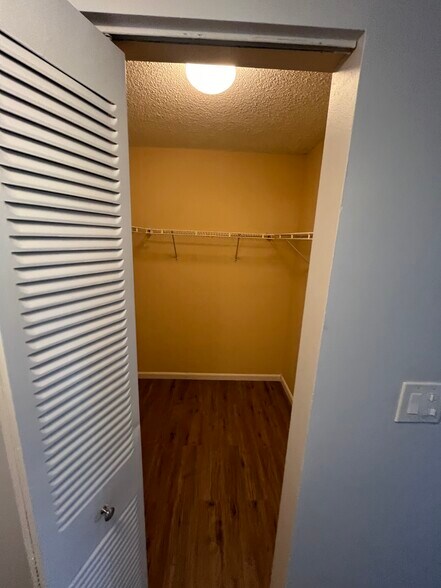 Building Photo - 711 N Pine Island Rd