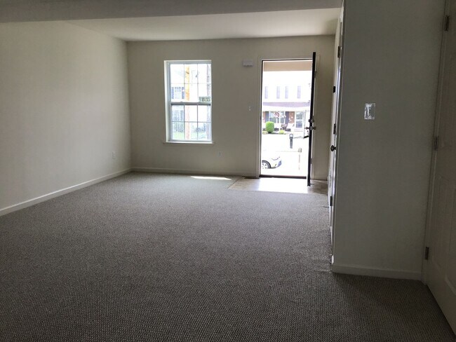 Building Photo - 2809 Mannerchor Rd