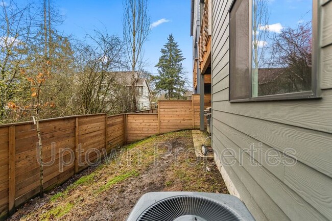 Building Photo - 9559 SW Anna Belle Ct