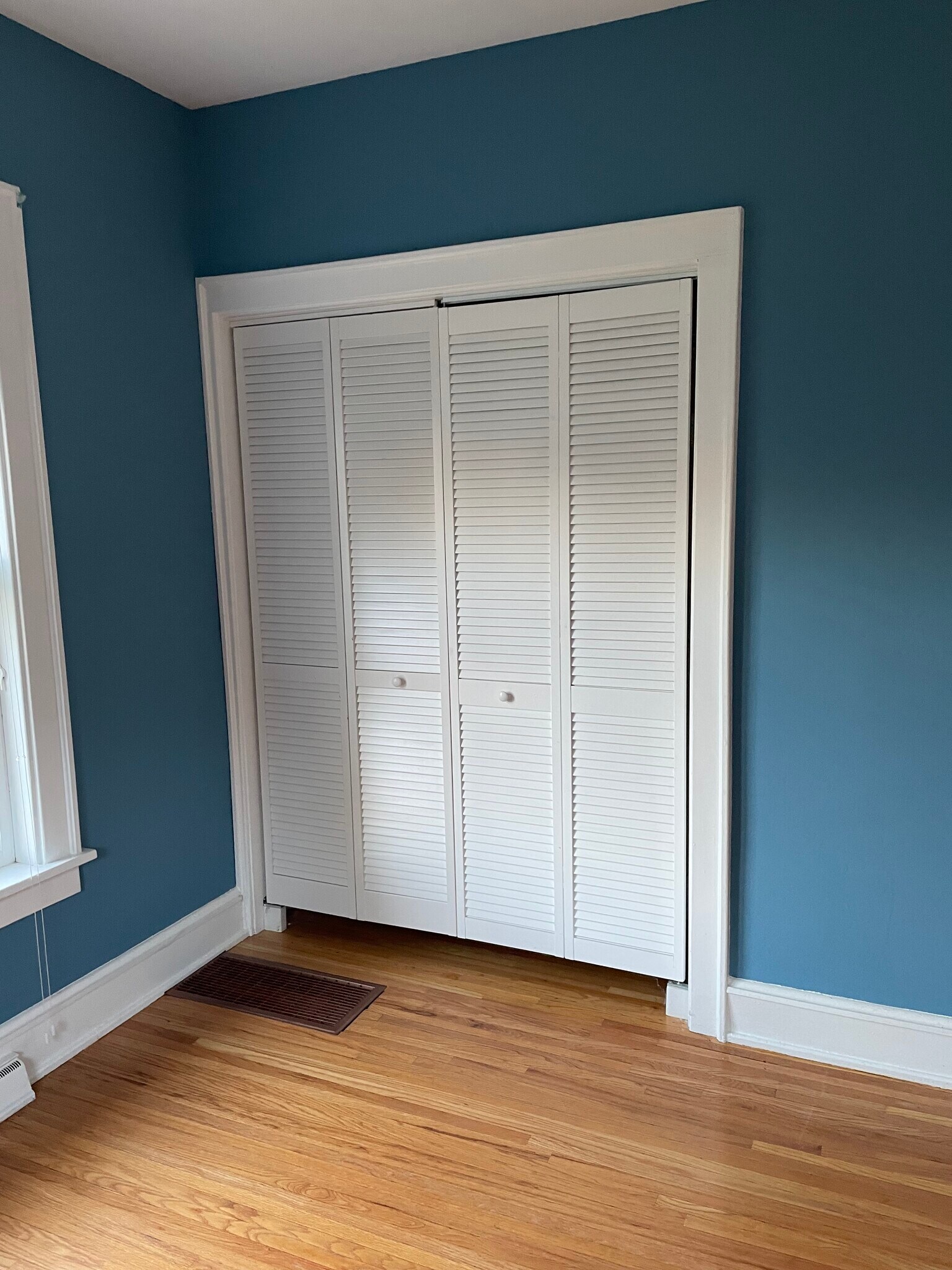 1st bdrm - 2523 LeClaire St