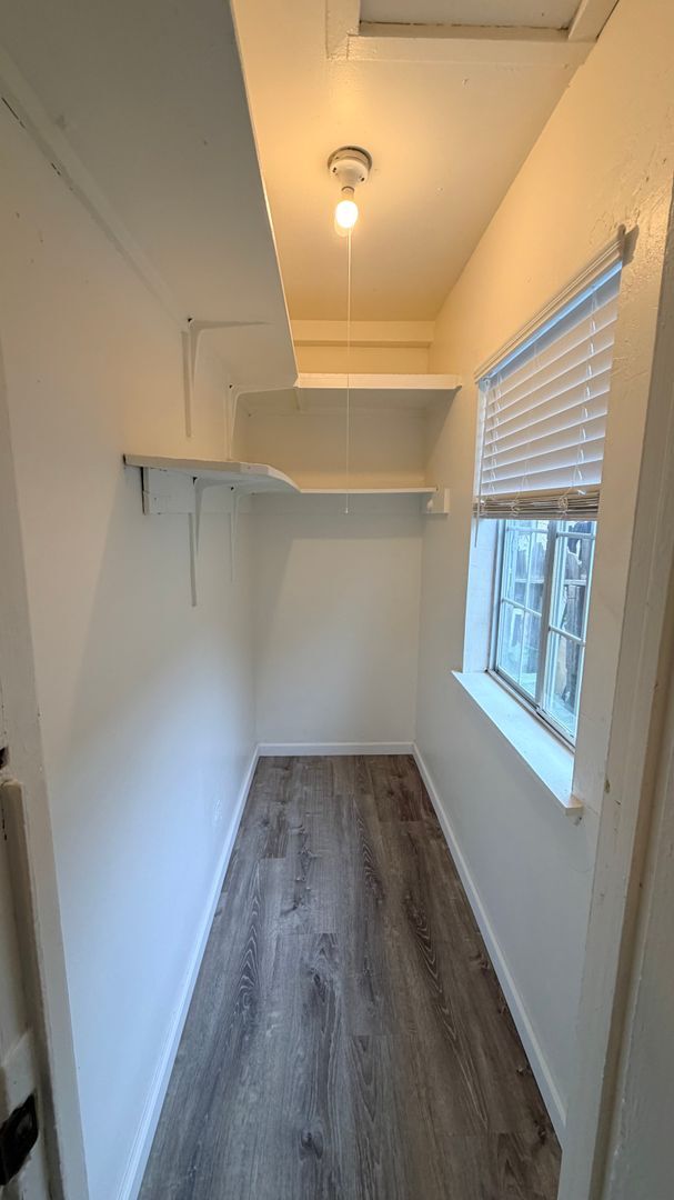 Building Photo - 924 E Yosemite Ave