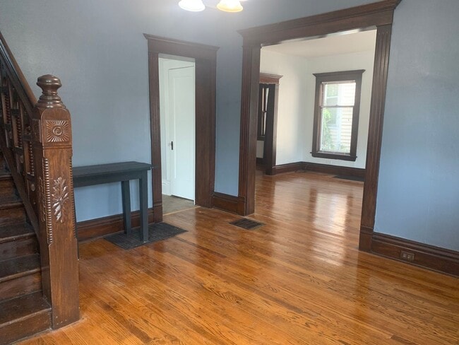 Building Photo - Large 4 Bedroom home!
