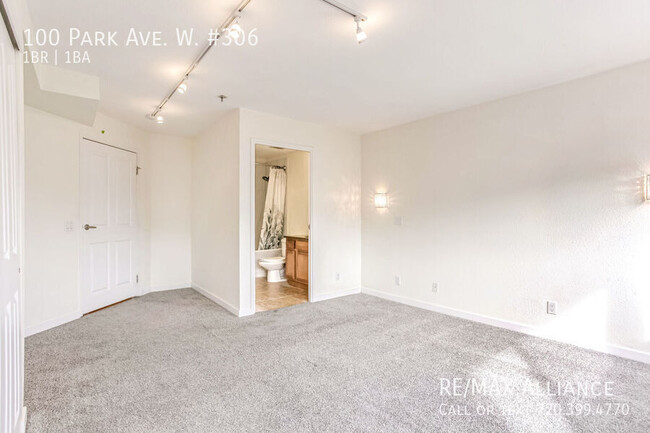 Building Photo - This Charming condo is a tranquil urban sa...