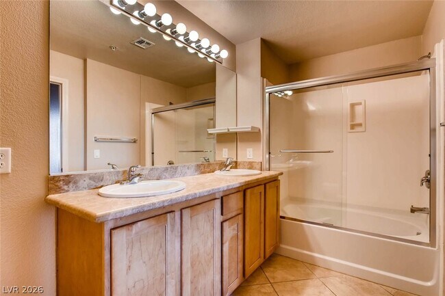 Building Photo - 67 E Agate Ave