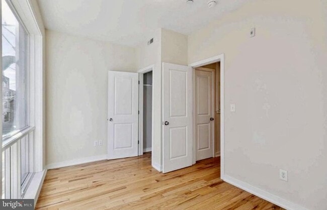 Building Photo - 1206 E Palmer St