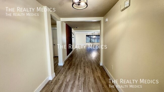 Building Photo - 1040 Elderberry Dr