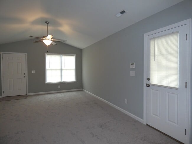 Building Photo - 3 Bedroom/2 Bath One Story House