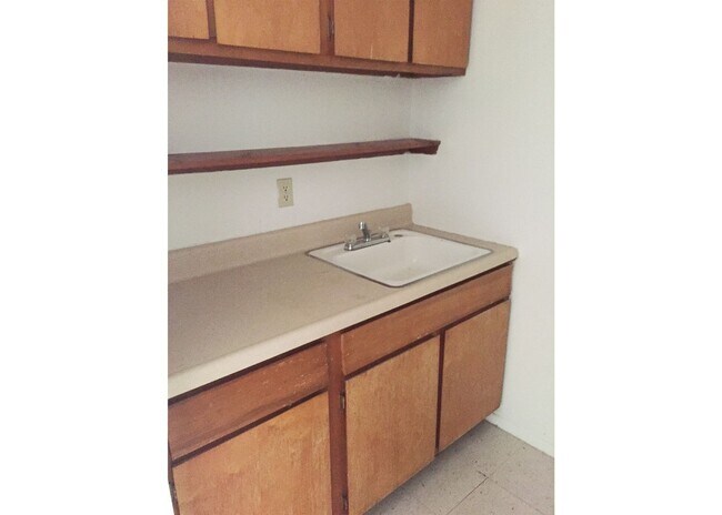 Interior Photo - 3239 Bishop St