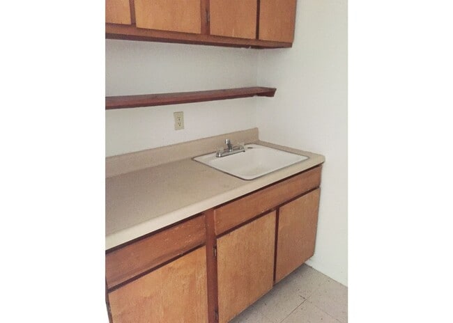 Interior Photo - 3239 Bishop Street