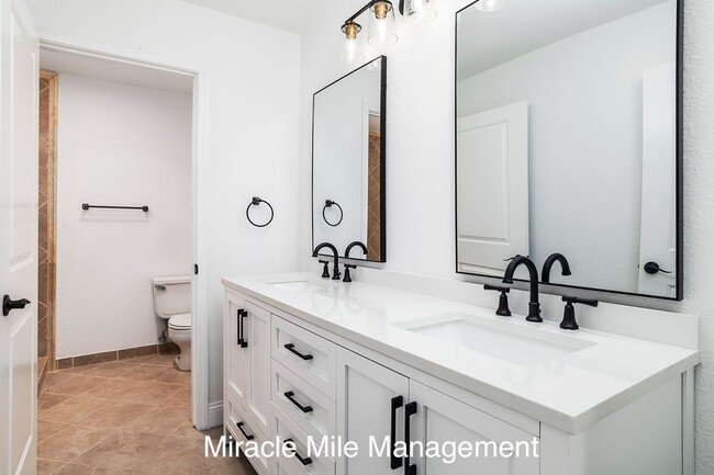 Building Photo - Wonderful Modern Townhouse-Style Condo with Stunning Views in Desirable Sausalito