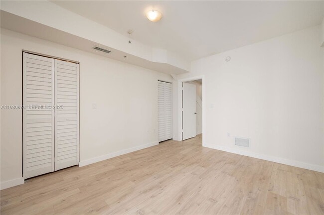 Building Photo - 1712 SW 2nd Ave