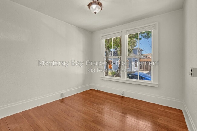 Building Photo - 140 18th St