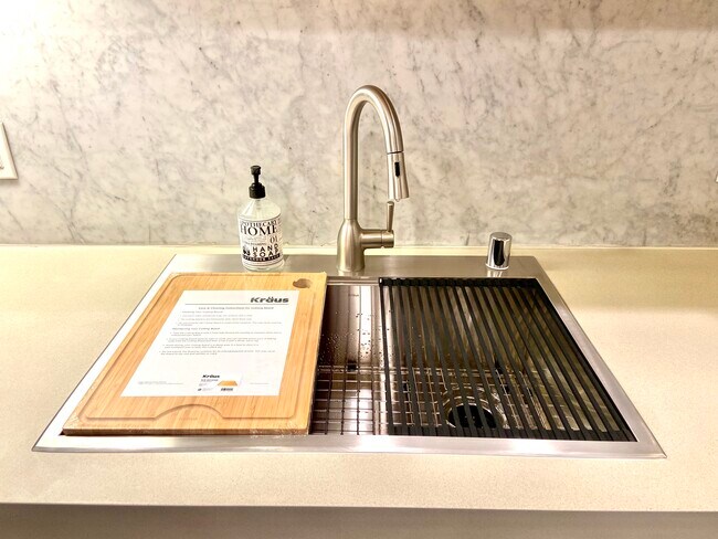 Building Photo - 615 Hampton Dr