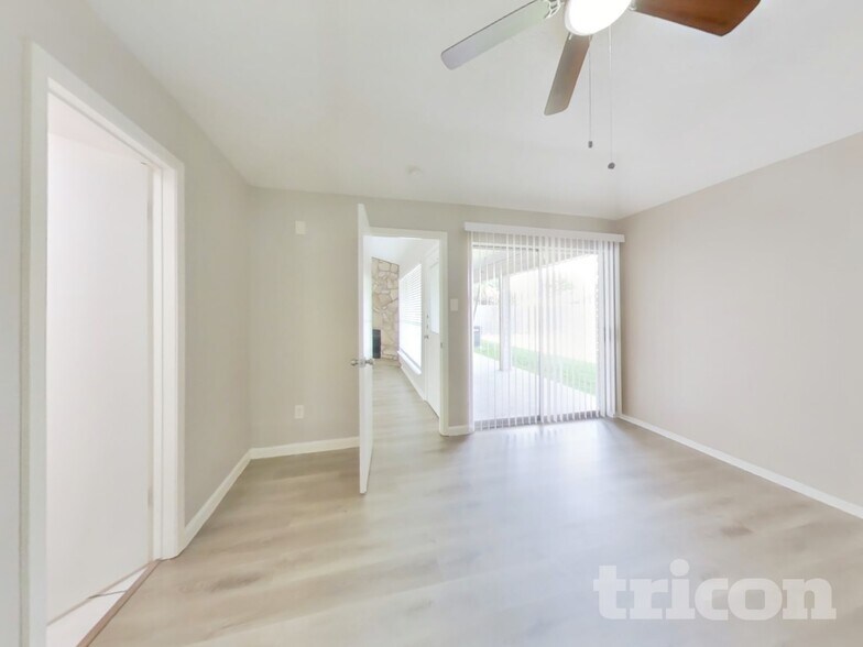 Building Photo - 14831 Waterside Dr