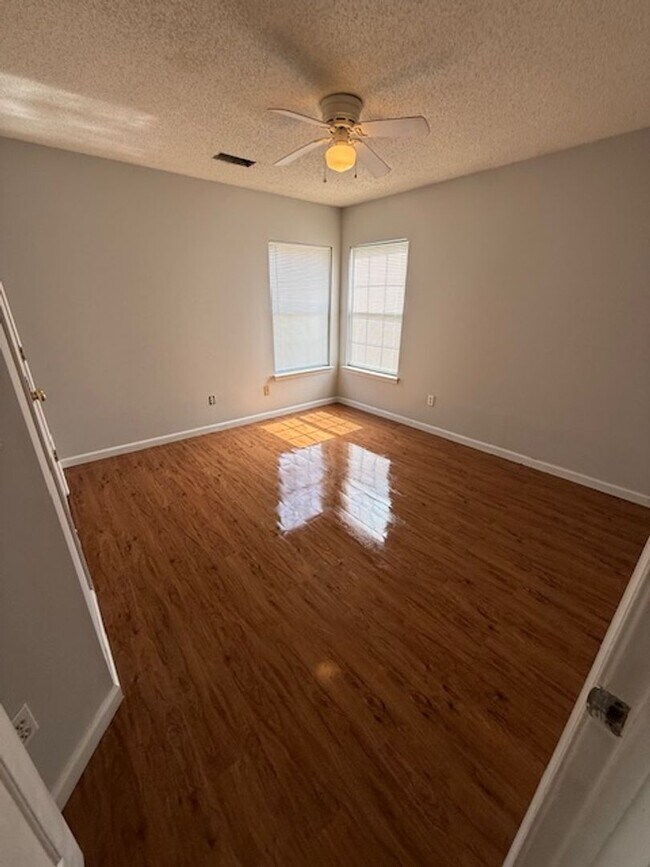 Building Photo - 148 Pinemast Court